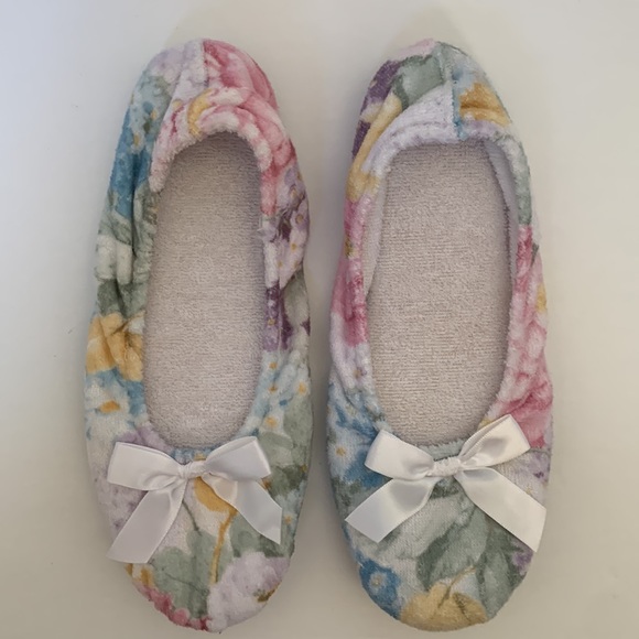 ⭐️LAST CHANCE ITEM⭐️ Floral Ballet Style Slippers with Satin Bows 🆕 - Picture 5 of 9